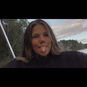 Meet your Posher, Chloe